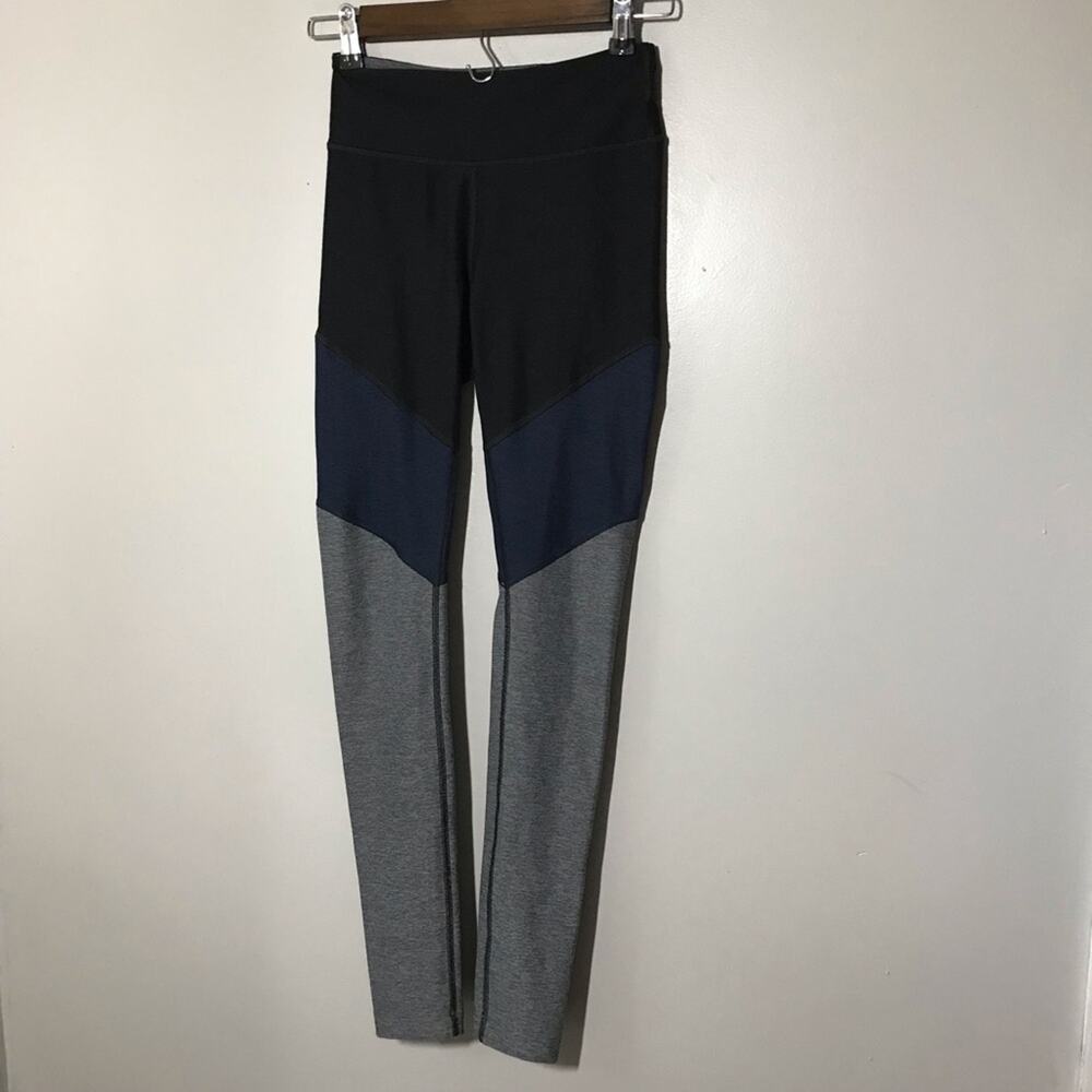 Outdoor Voices XS striped leggings blue grey athleisure gorpcore stretchy